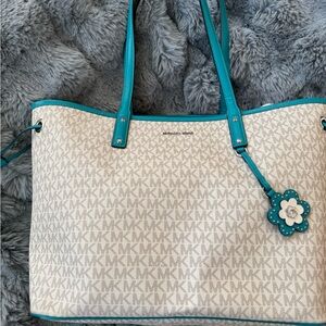 Michaels Kors Jet Set Travel Signature Tote - Vanilla & Teal w/floral lining